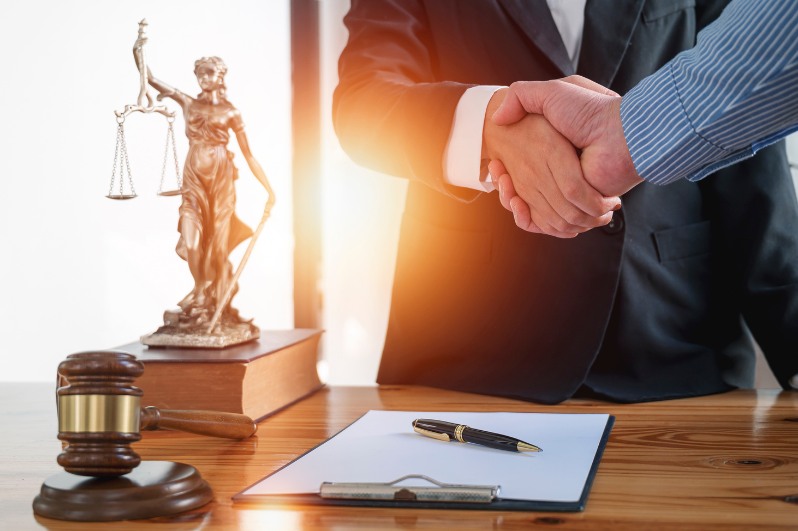 Ngành Luật Kinh tế ra trường làm gì?